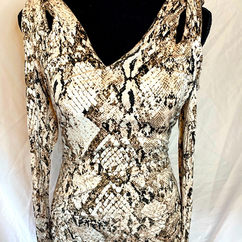 Long sleeve top with cold shoulder cut made by Jennifer Lopez.